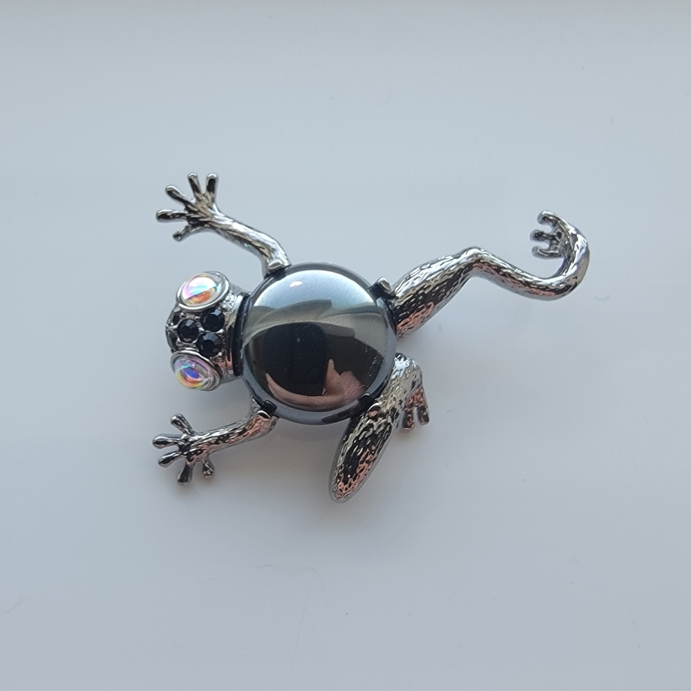 Vintage 5th avenue Silver frog brooch with hematite crystal back signed butler - Picture 3 of 4